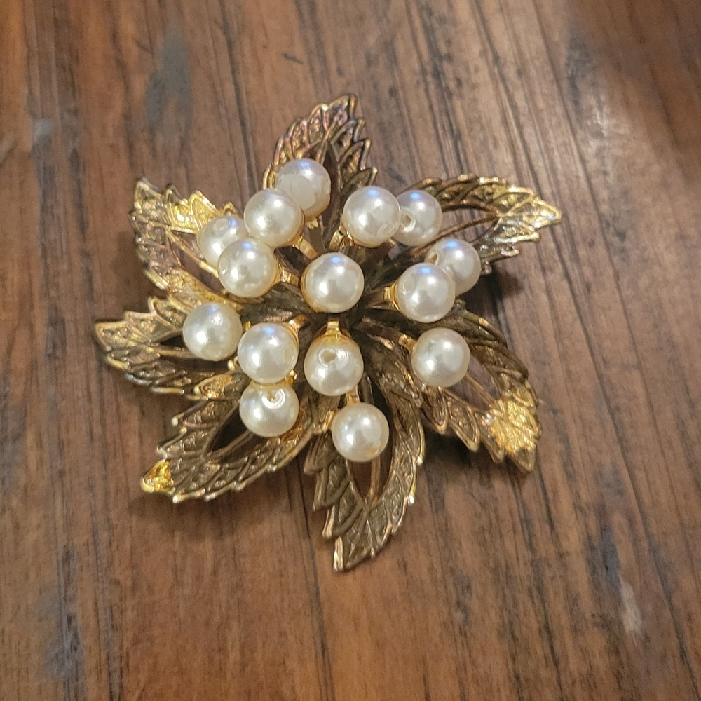 Vintage Gold Toned Filigree and Faux Pearl Brooch
